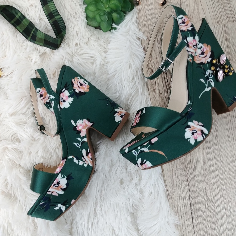 Jesica Simpson Emeral Floral Embelished wedges - Picture 7 of 8